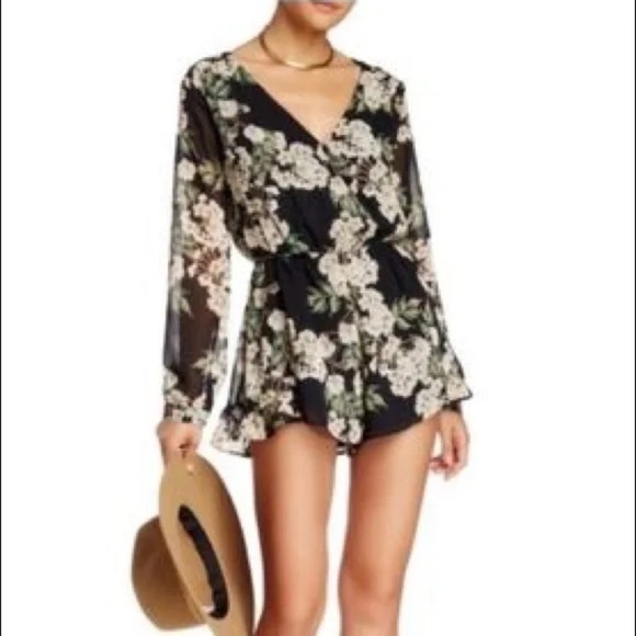 Astr the Label Floral Shorts Romper - Picture 5 of 6